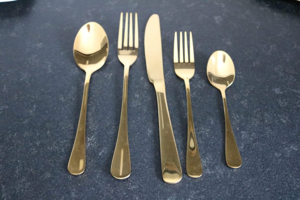 Goldenes Besteck zum Mieten