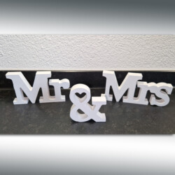 Schriftzug ,,Mr & Mrs“