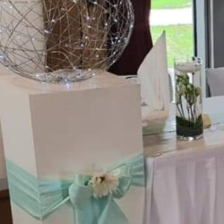 Beleuchtete Drahtkugel